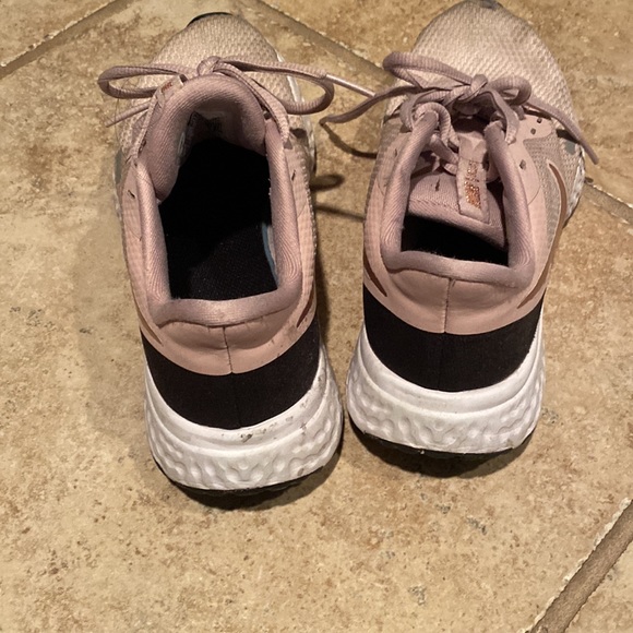 Gently used Nike - Picture 3 of 6